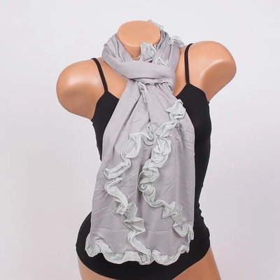 Стилен дамски шал в сиво с къдри