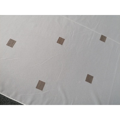 Voálové záclona s hnedými kockami 300 cm