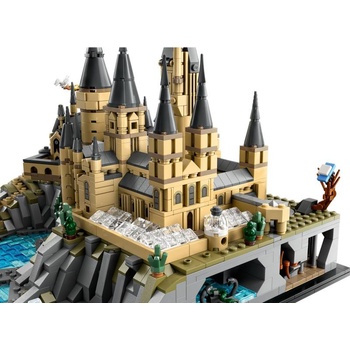 Image 1 of LEGO® Harry Potter™ - Hogwarts Castle and Grounds (76419)