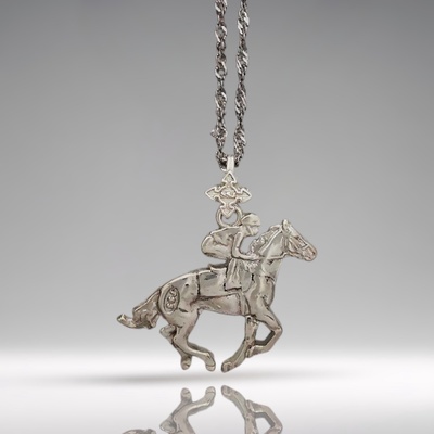 Жокей - Мъжки спортен медальон със състезателен кон - Класическо сребро 925 - Ръчно изработено бижу/талисман конен спорт - Идеален подарък - ssj