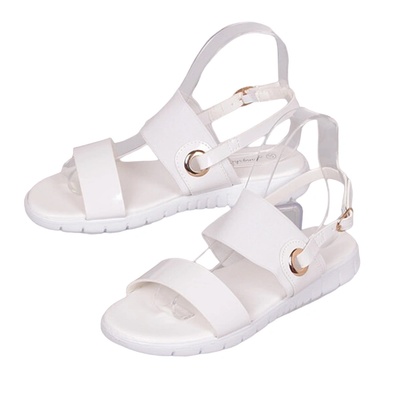 Лачени бели сандали