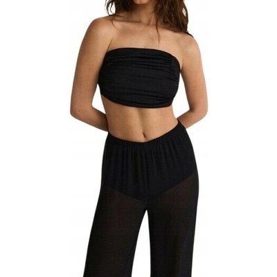 JEDNODUCHÝ KLASICKÝ ČIERNY CROP TOP SO ZAVÄZOVANÍM NA CHRBTE ODHALENÉ RAMENÁ