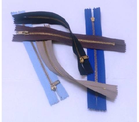 Zip mosazný 10 cm