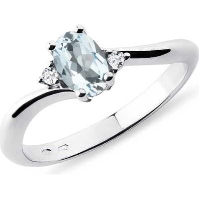 KLENOTA Zlatý zásnubný prsteň s akvamarínom a diamantmi k0027072