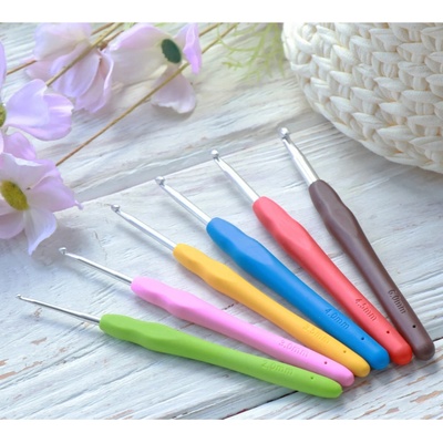 Annie's Knit Háček se silikonovou rukojetí Velikost: 7 mm