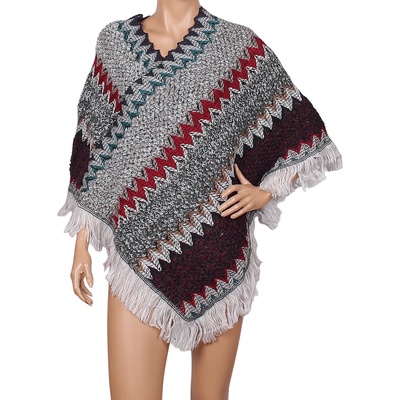 Плетено пончо с ефектни орнаменти и ресни
