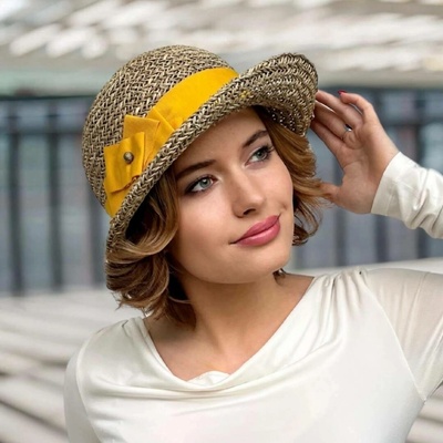 Krumlovanka dámský slaměný klobouk Cloche se žlutou mašlí Cha-KDT-95/ZLU