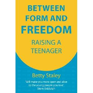 Between Form and Freedom | Betty Staley (ISBN: 9781912480722)