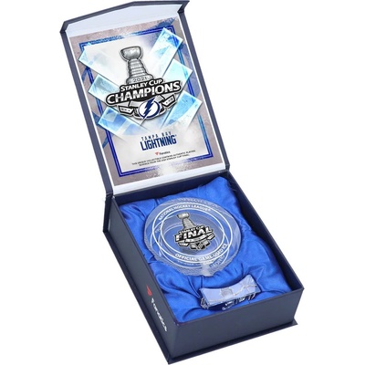 Fanatics Skleněný puk Tampa Bay Lightning 2021 Stanley Cup Champions Filled with Ice From the 2021 Stanley Cup Final