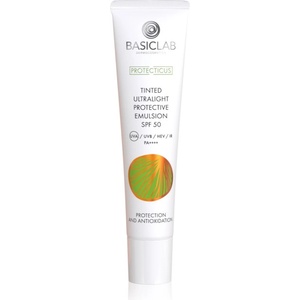 BasicLab Dermocosmetics Protecticus оцветен ултра лек флуид за смесена и мазна кожа SPF 50+ 40ml