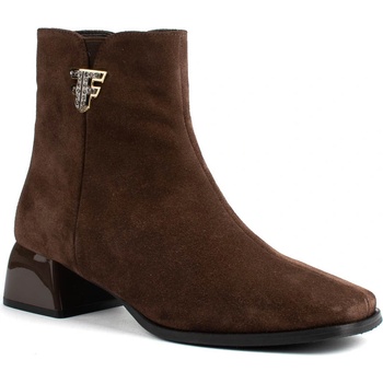 Велурени дамски боти в кафяво