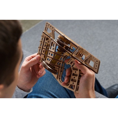 Ugears 3D puzzle Kluzák se startérem 200 ks
