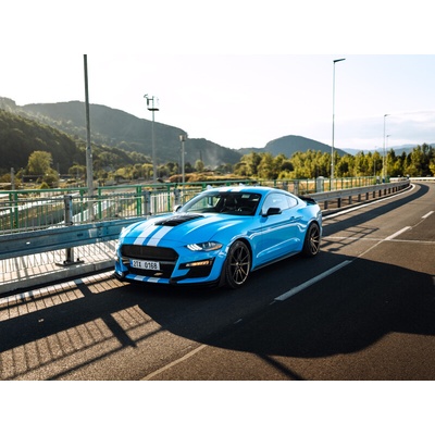 Jazda v premávke na Ford Mustang GT 500 paket