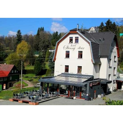 Dokonalý pobyt s wellness, polopenzí a degustací rumů v hotelu Slunný dvůr pro 2 osoby na 2 noci
