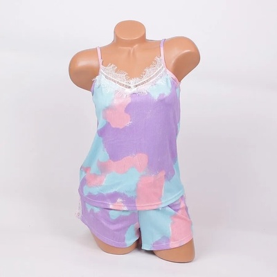 Дамска пижама с шарен десен и дантела