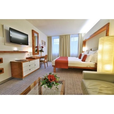 Wellness pobyt s polopenzí, thajskou masáží i čokoládovou koupelí v prvotřídním hotelu Royal Regent na 3 noci