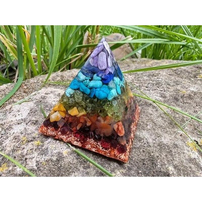 Orgonit pyramida "Harmonizace všech čaker" 4x4 cm