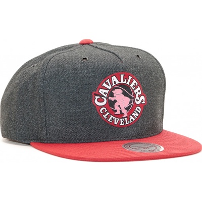 Mitchell & Ness Cleveland Cavaliers Hardwood Classic Woven Reflective Charcoal/Red Snapback Šedá Červená Červená