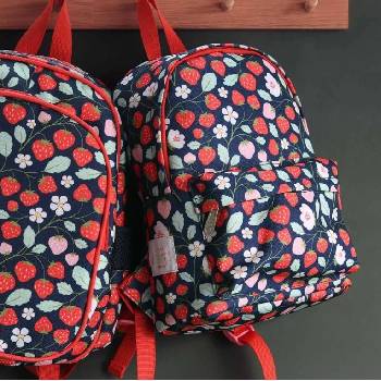 A little lovely company: Малка Раница 23, 5 x 30 x 10 cm - Ягодки (BPSTBU71)