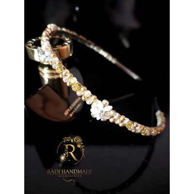 Radi handmade Елегантна диадема с бели продълговати и златисти перли (753)