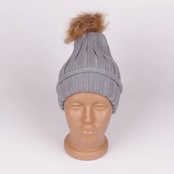 Мека и топла зимна дамска шапка в сив цвят с меко пухче