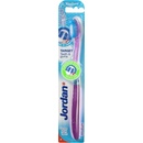 Jordan Target Teeth & Gums Zubná kefka stredná