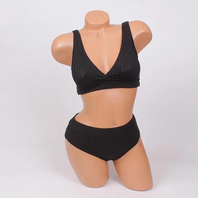 Елегантен бански в черно с бюстие - чашка b