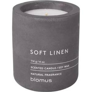 Blomus (Германия) Ароматна свещ BLOMUS FRAGA с аромат Soft Linen - Ø6.5 х 8 см - цвят магнитно сиво (BLOMUS 65653)