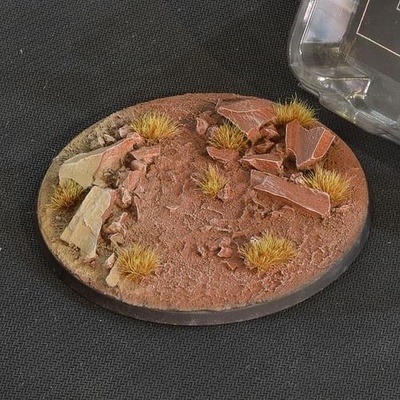 Podstavec Badlands kulatý 100mm nabarvený 1 ks