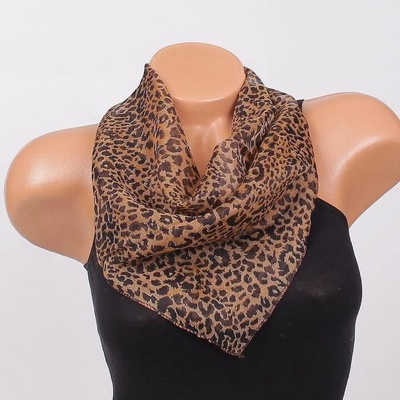 Модно фишу в кафяво с леопардов десен