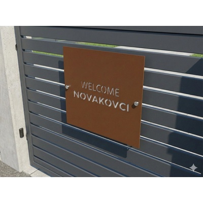 Minimalistický štvorec Welcome - rodinná tabuľa 30cm Farba a štýl: Hnedá tabuľa s LED solárnym osvetlením
