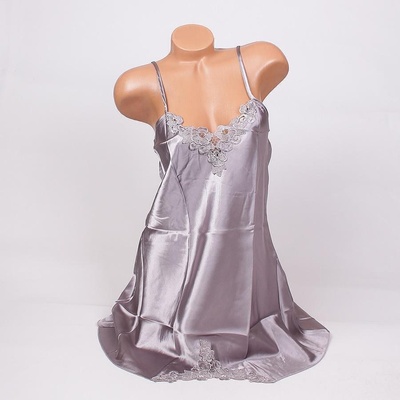 Сребристо-сива сатенена нощница с разкошна дантела