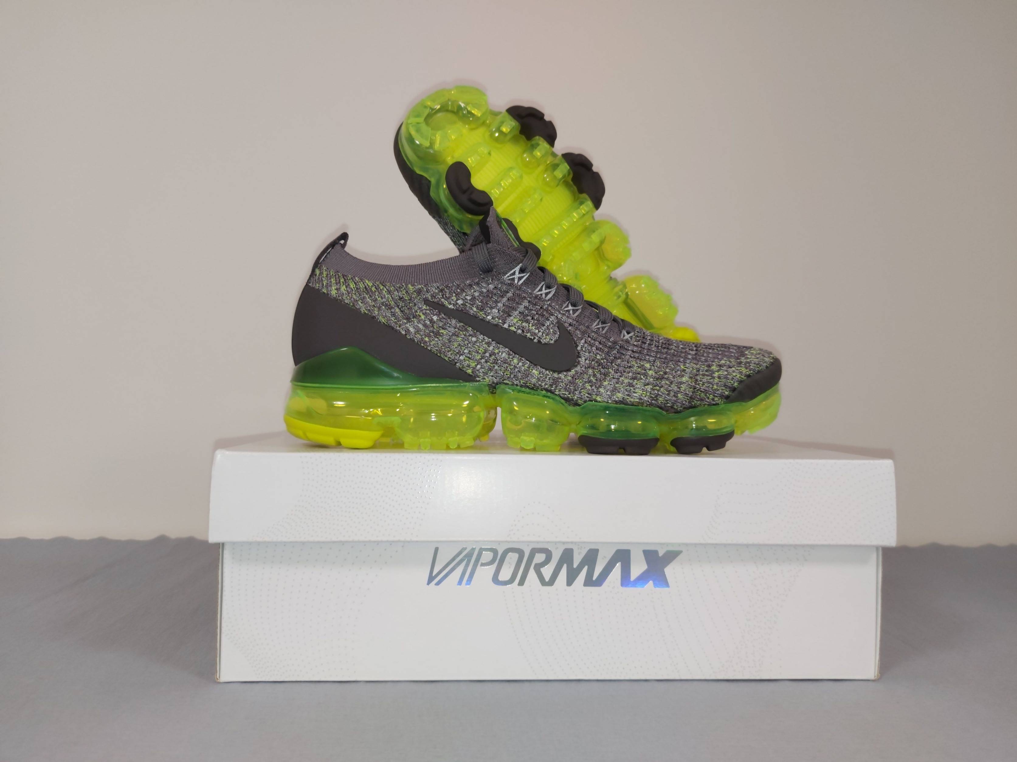 nike air vapormax flyknit 3 gunsmoke volt