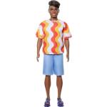 Mattel Mattel Barbie Ken кукла - Fashionistas #220 Кукла с тъмен тен и прилични аксесоари за уши, облечена в оранжева тениска и сандали с ток (HRH23) (94289)