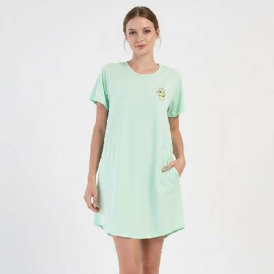 Зелена нощница с къс ръкав и малка апликация