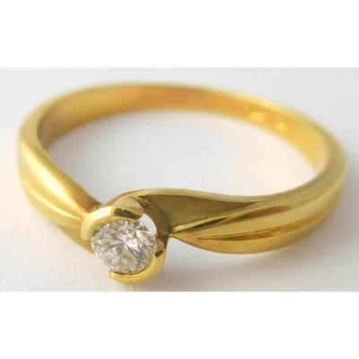 Klenoty Budín zlatý zásnubní diamantový prsten s diamantem J 14223