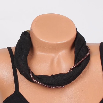 Елегантно фишу-колие в черно с перли