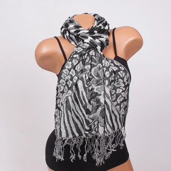 Image 1 of Шал в черно и бяло с ефектен десен и ресни