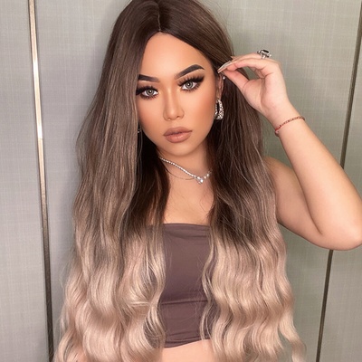 Popolavá blond parochňa Lydia