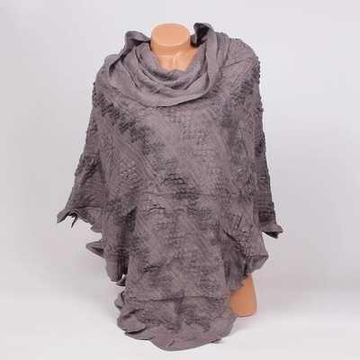 Плетено пончо в сив цвят с качулка и къдри