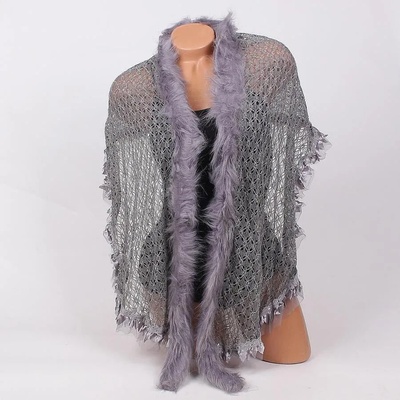 Дантелен шал в сиво с пухче и къдрички