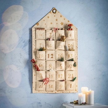 Ginger Ray Adventní kalendář Domeček s kapsami a dřevěnou hvězdou 69 x 33 cm