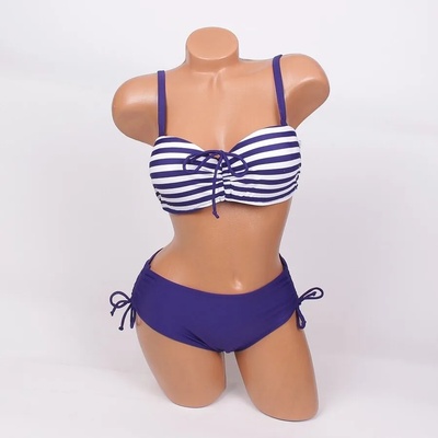 Бански от две части в тъмносиньо с бяло райе - чашка В