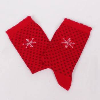 Image 1 of Дамски чорапи в червен цвят с малки черни квадратчета и снежинка