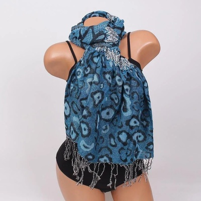 Шал в синьо с ефектни шарки и набор