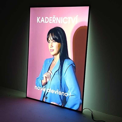 LED světelný jednostranný rám, vertikální A5 černá