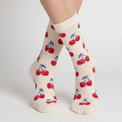Мъжки памучни чорапи в телесен цвят с щампа на сочни череши