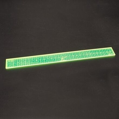 Patchworkové rastrové pravítko - fluorescenční varianta 5. obdélník 3 x 30 cm