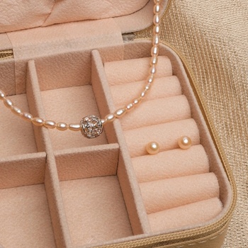 Lillian Vassago Strieborná sada náhrdelníka a náušníc zdobená perlami a zirkónmi LLVY-SN024ST