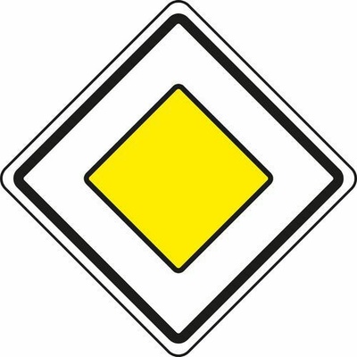 Dopravní značka Hlavní pozemní komunikace (P2)